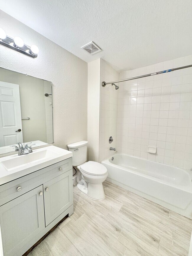 Building Photo - ** FAIRWAY PRESERVE ** 2 BED / 2 BATH COND...