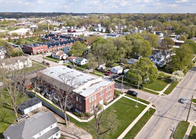 Building Photo - 408 N Madison St