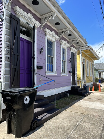 Front - 2427 S Robertson St