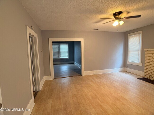 Building Photo - 511 Ivy St