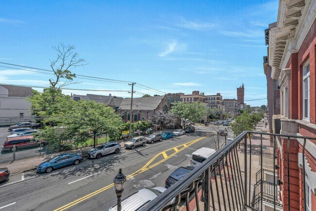 Building Photo - 4413 Park Ave