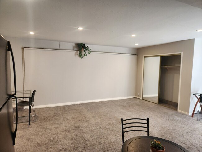 Building Photo - 807 Taurus Dr