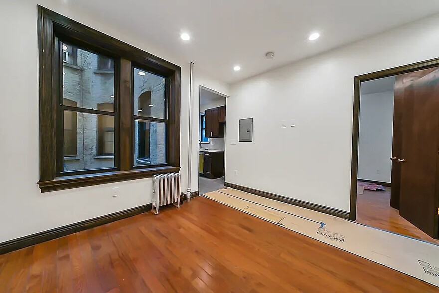 Primary Photo - 471 Seventh Avenue