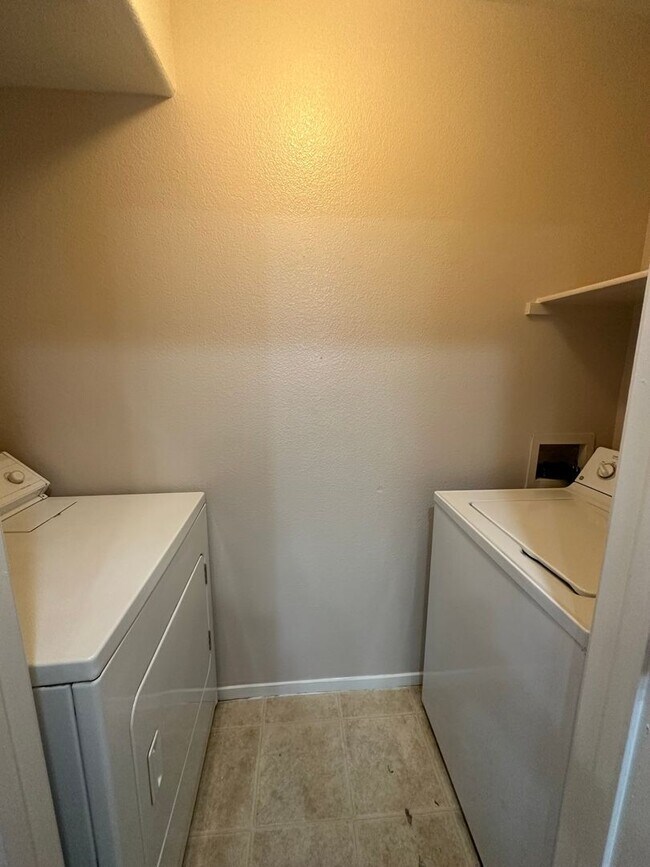 Building Photo - Cozy Condo with fireplace in living room.