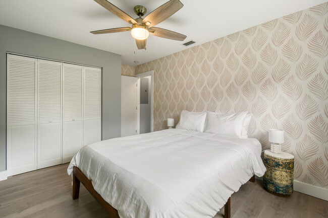 Building Photo - 400 Tequesta Dr