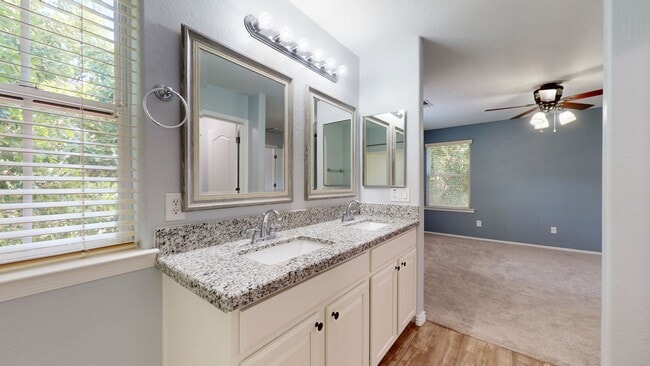Building Photo - GREAT LOCATION MESA SOUTH OF THE 60