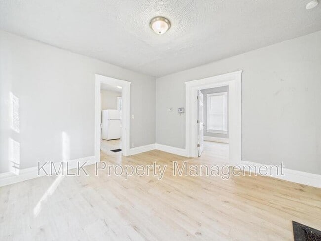 Building Photo - 635 Hazel St