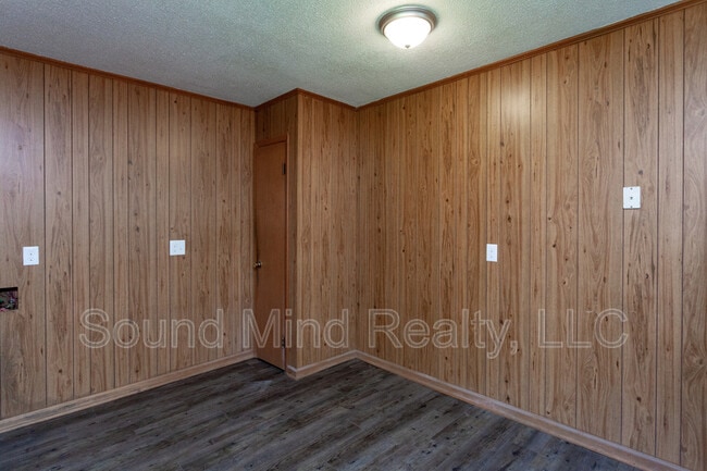 Building Photo - 203 S Alston St