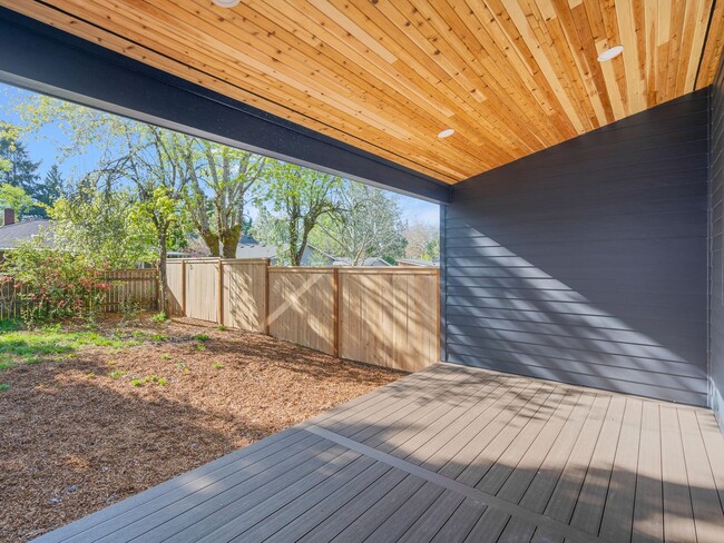 Building Photo - 3bed/2.5 Bath Duplex Unit New Construction...