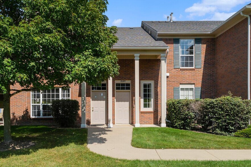 Primary Photo - 22209 Chesapeake Cir