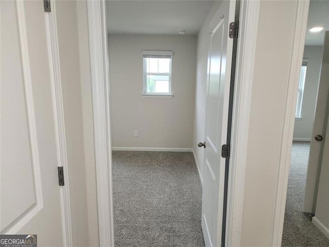 Building Photo - 235 Vly Oak Dr