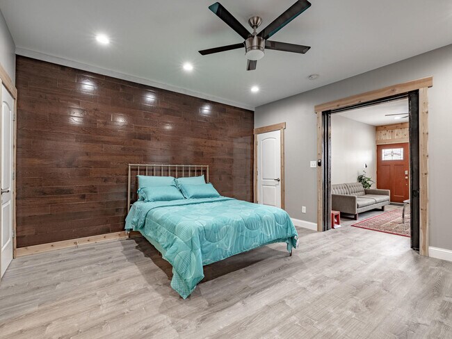 Building Photo - 3853 McRee Ave