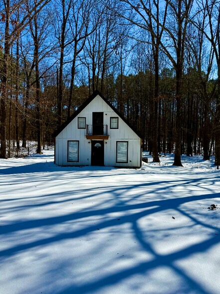 Building Photo - 664 Confederate Ridge Dr