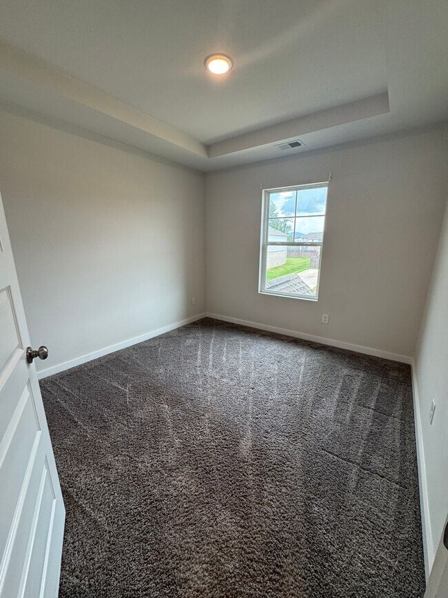 Building Photo - Spacious 3-Bedroom Home with Loft – Minute...