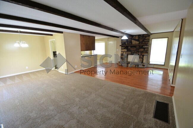 Building Photo - 4001 6th Ave