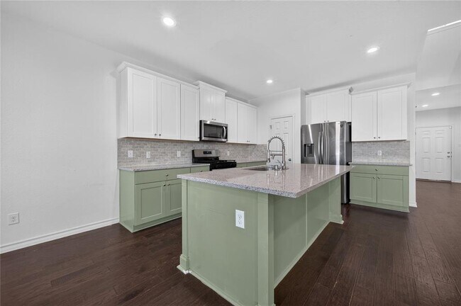 Building Photo - 7634 Leonardo Dr