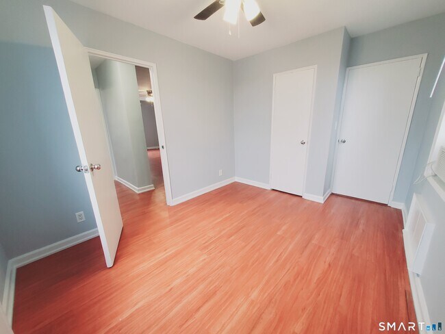 Building Photo - 39 Glenbrook Rd