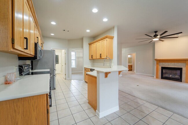 Building Photo - Charming 4 bedroom, 2 bathroom located in the picturesque Hot Springs Village