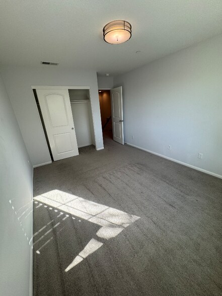 Primary Photo - 1460 Mockingbird Ct