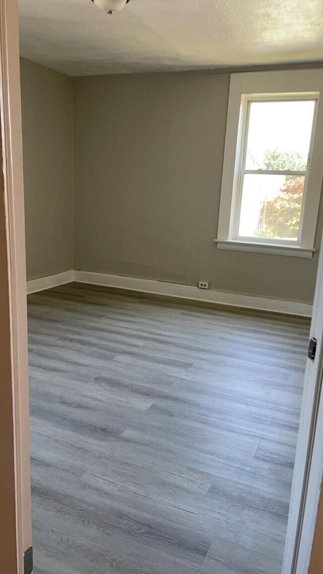 Building Photo - 323 Winthrop Ave