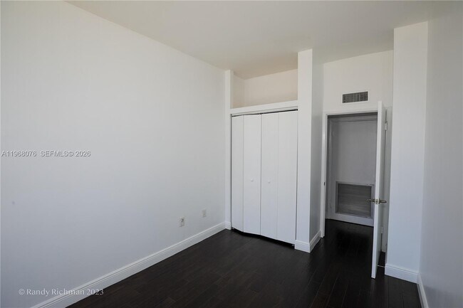 Building Photo - 600 NE 36th St