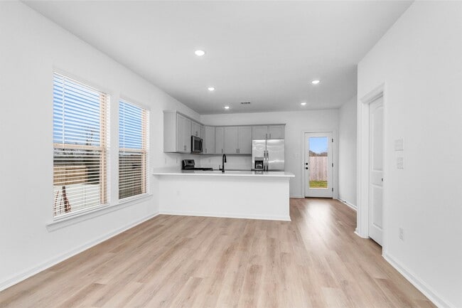 Building Photo - 40700 Pessi Rd