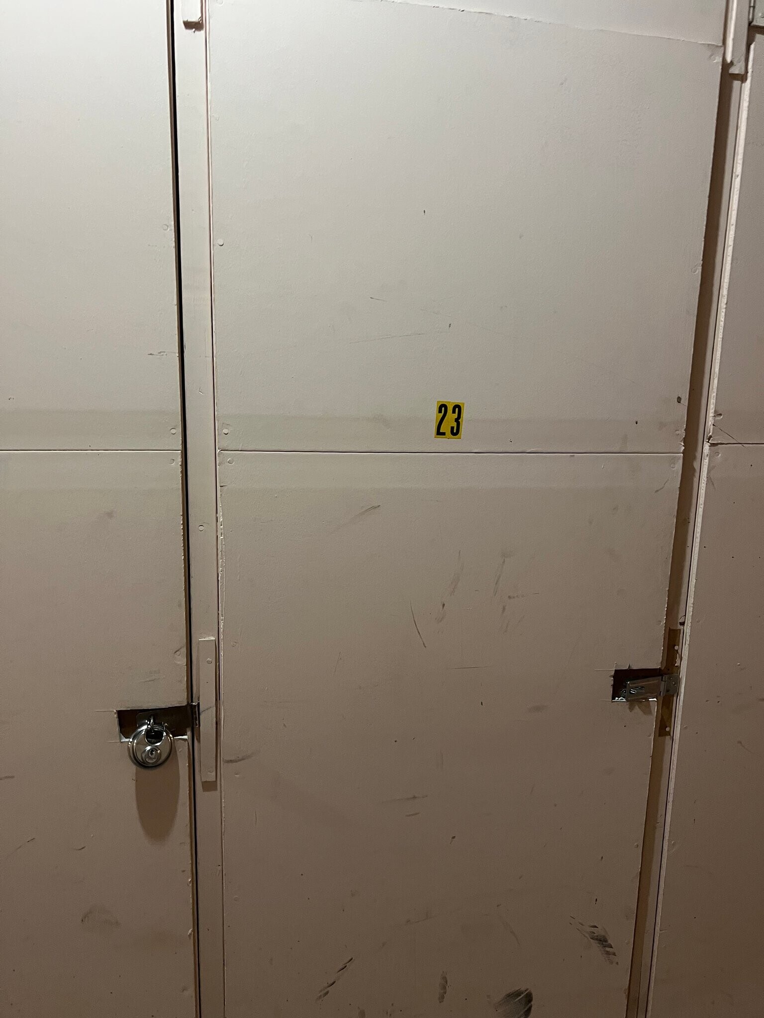 Building Photo - 2025 E Greenwich Ave