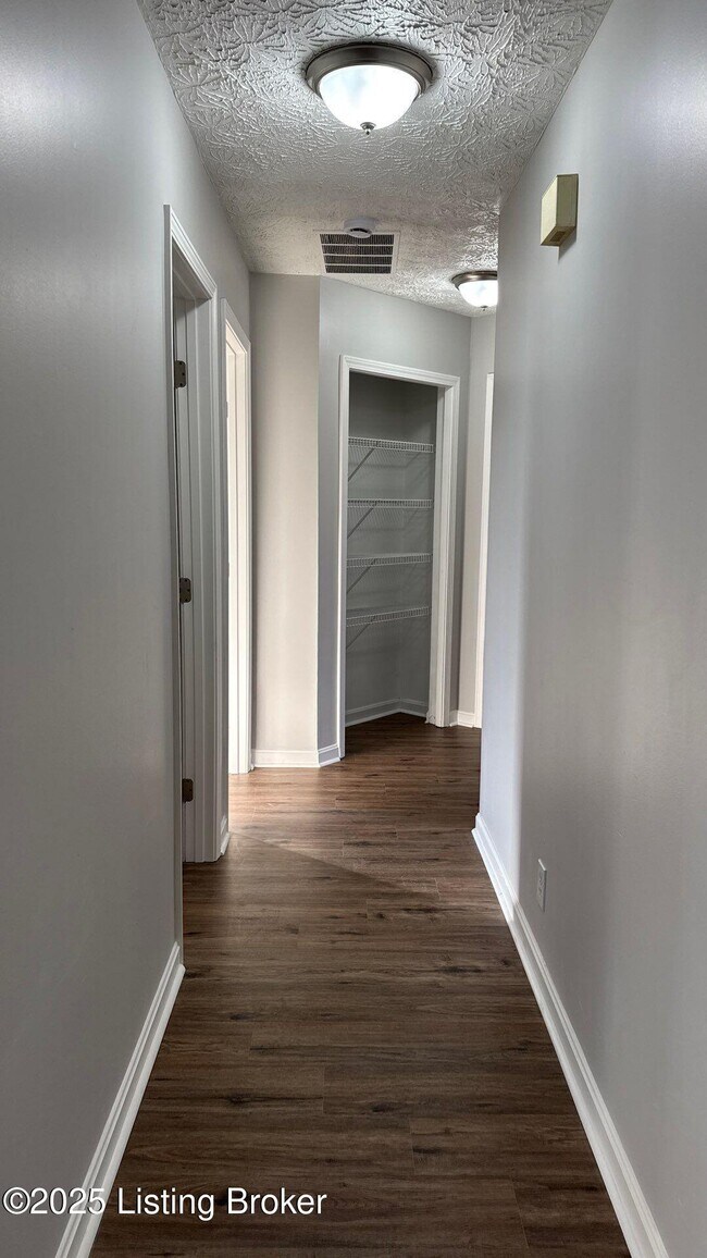 Building Photo - 3905 Handley Ave