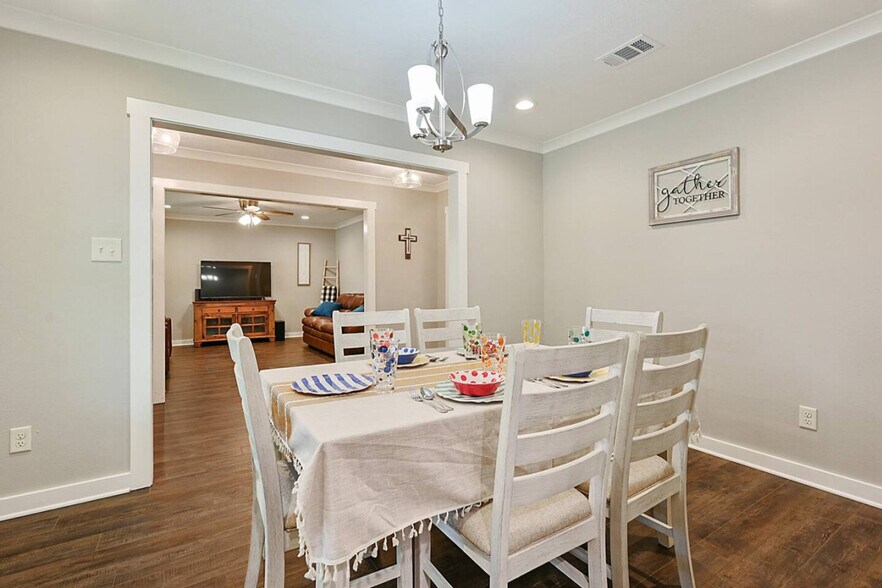 Building Photo - 1802 Carter Creek Pkwy