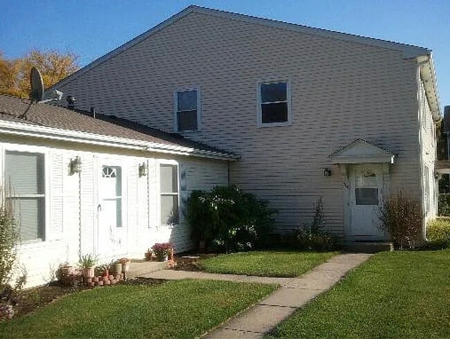 Primary Photo - 206 Sunset Ct