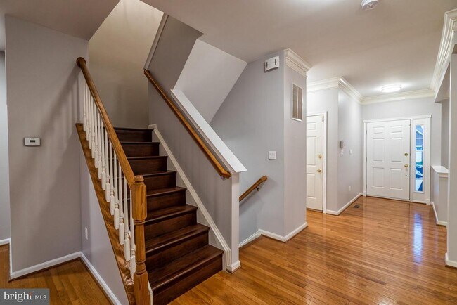 Building Photo - 43619 Dunhill Cup Square