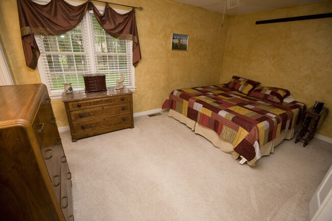 Master bedroom - 4800 Wilconna Road