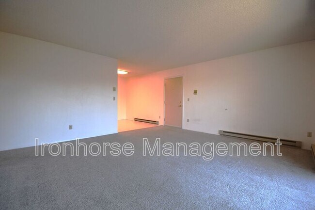 Building Photo - 811 W Villard St