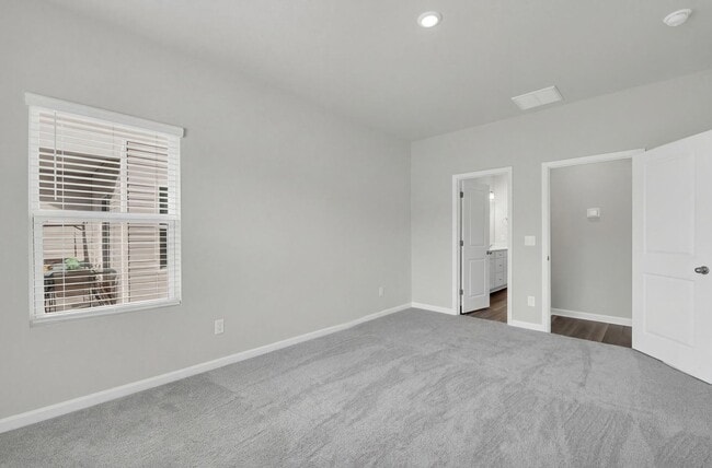 Building Photo - 246 Arnette Dr