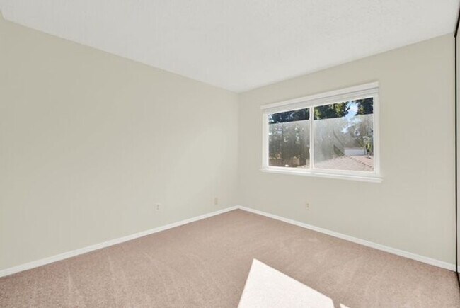 Building Photo - Great 3 bed, 1.5 bath Condo in Vacaville -...