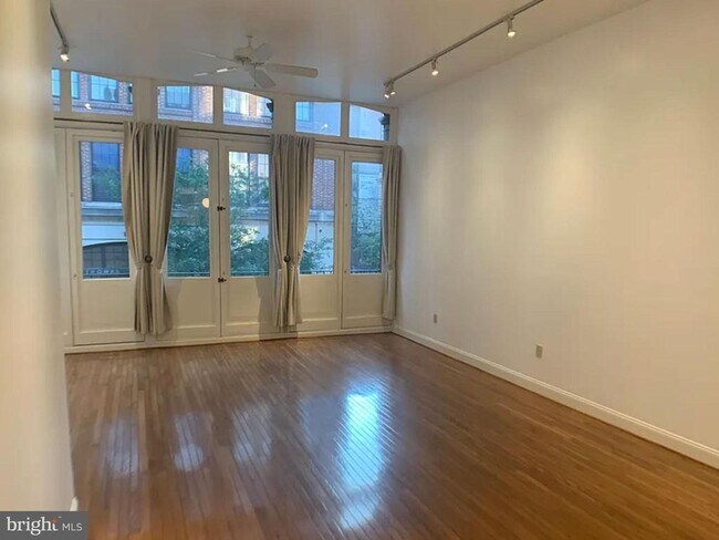 Building Photo - 261 N 3rd St