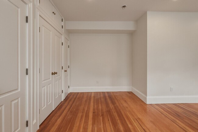 Building Photo - 311 N Harvard St