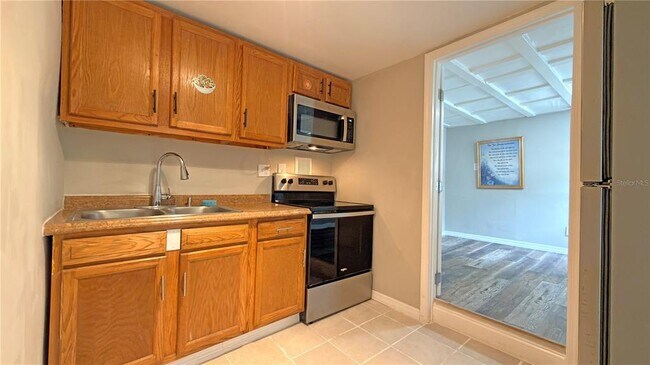 Building Photo - 1311 Hillcrest Dr