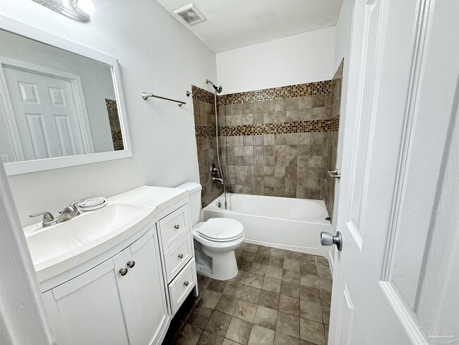 Building Photo - 6910 Heather Oaks Dr