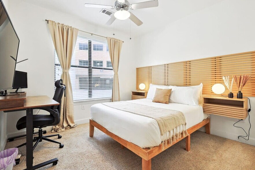 Building Photo - 5445 Town and Country Blvd