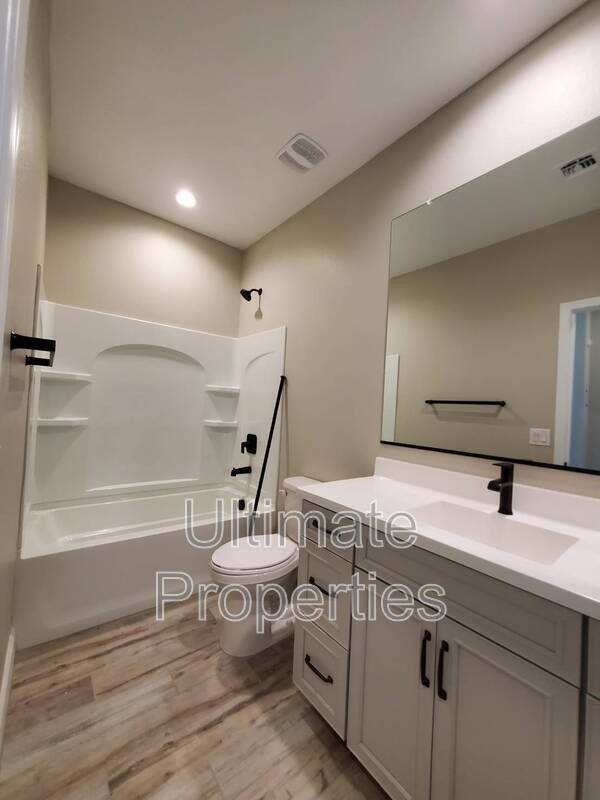 Building Photo - 835 N 110th Ave