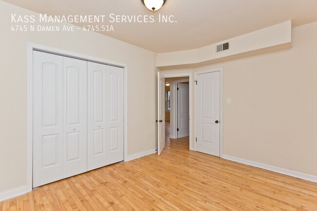Building Photo - 4745 N Damen Ave