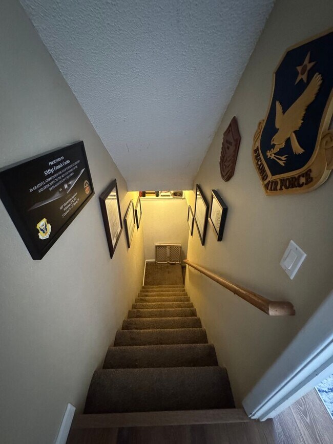 Building Photo - Three Bedroom Townhome with Pool