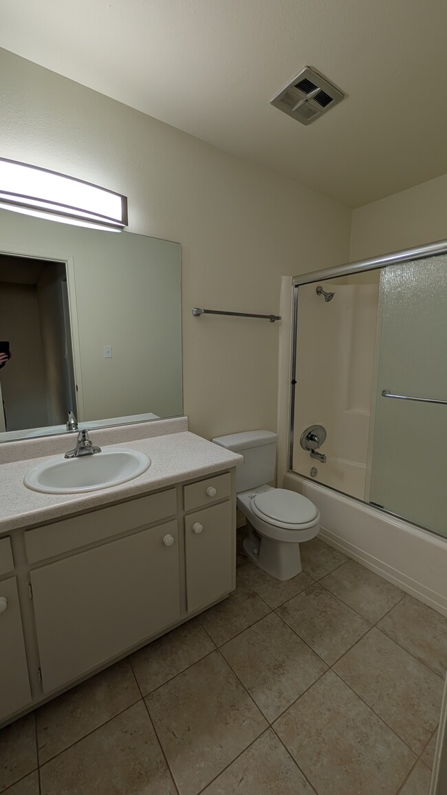 Upstairs Full Bath - 2660 Spyglass Dr