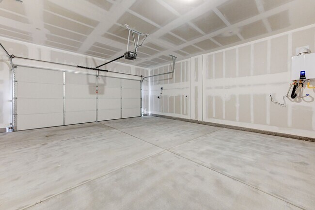 Building Photo - Newly Built 4 bedrooms in Cadence