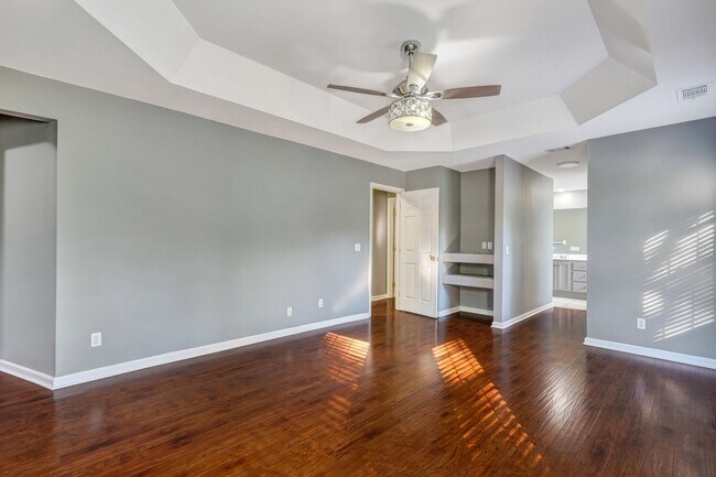 Building Photo - Richmond Hill Beauty: 4-Bedroom Home with Stunning Lagoon Views!