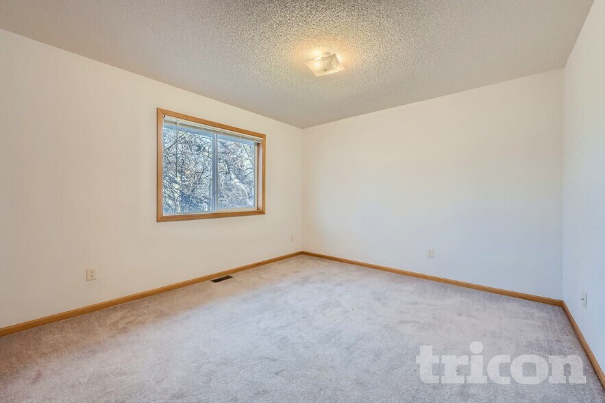 Building Photo - 446 9th St SW