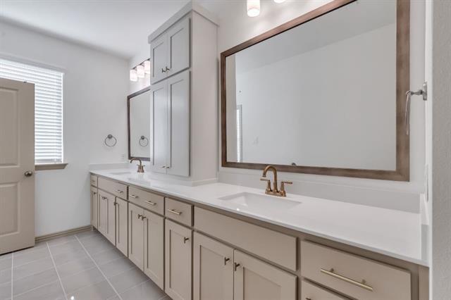 Building Photo - 8894 Scarp Hl Ln