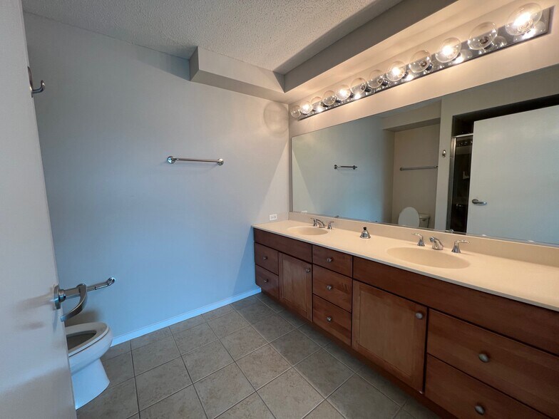 Building Photo - 9715 Woods Dr
