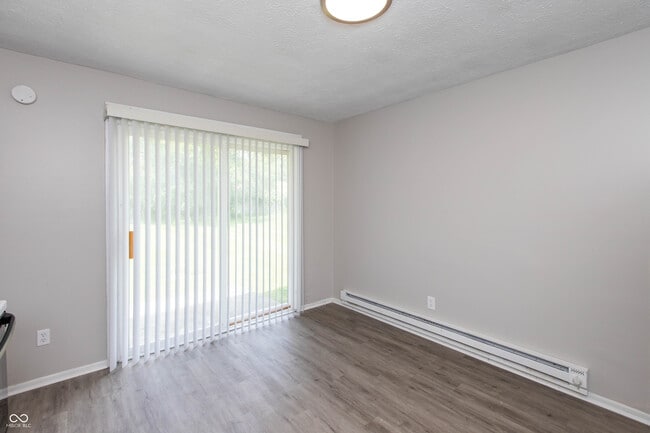 Building Photo - 9410 Meadowlark Dr